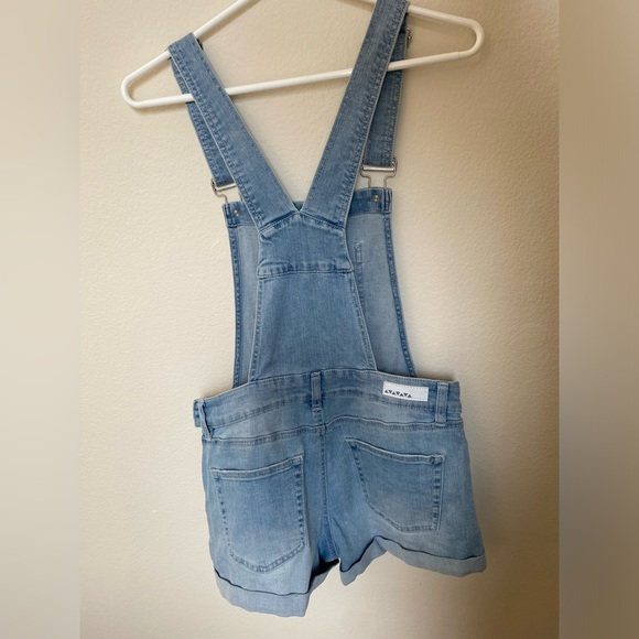 Dollhouse denim overalls from Macy’s, size 5, new with tag, never been worn - Picture 2 of 3